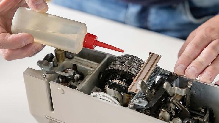Wartung von Industrienähmaschinen